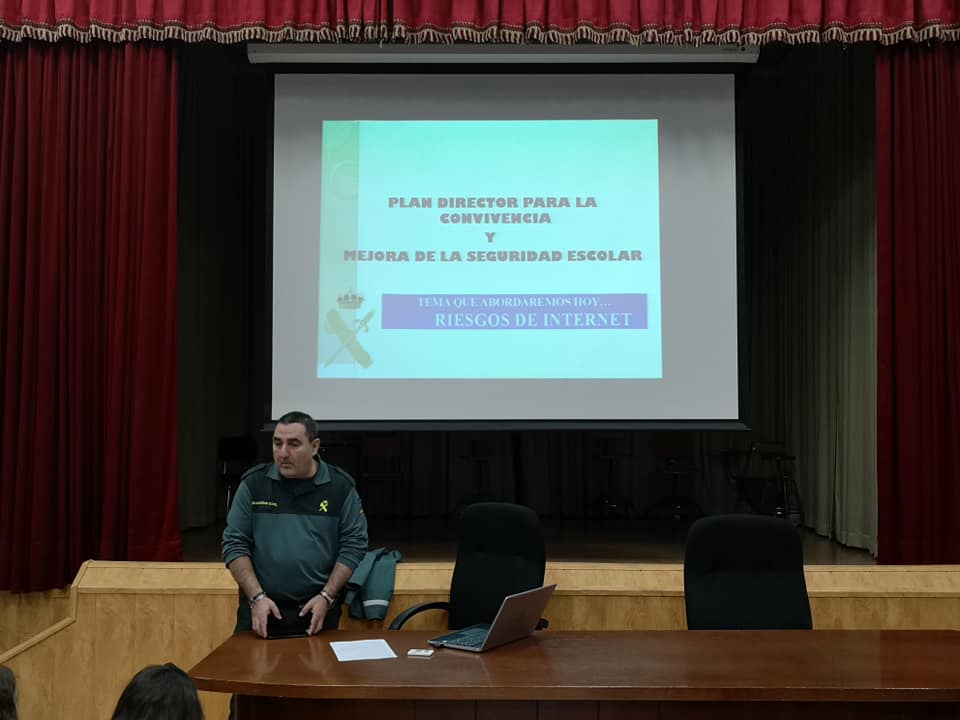 Charla sobre riesgos del uso de las nuevas tecnologías