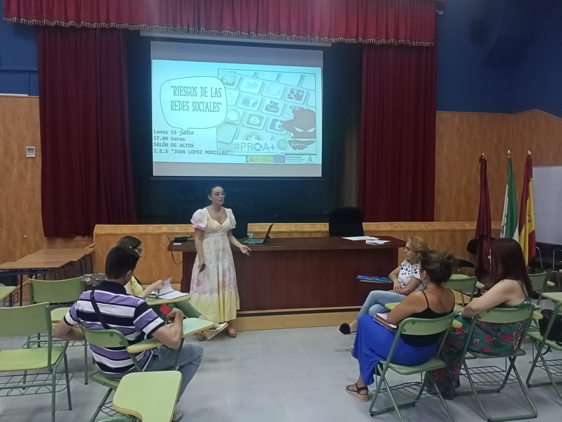 Taller Riesgos de la Redes Sociales